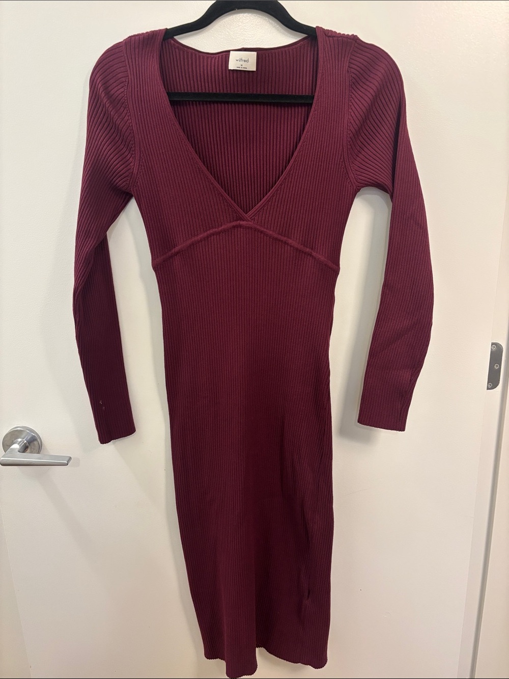 Wilfred Ribbed V‑Neck Long Sleeve Dress in Wine
